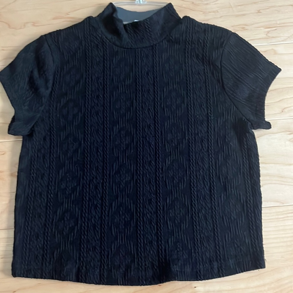 BLACK TURTLENECK SHORT-SLEEVE